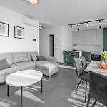 Apartmán Mokos Modern With Sea View And Jacuzzi *