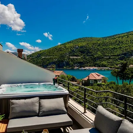 아파트 Mokos Modern With Sea View And Jacuzzi