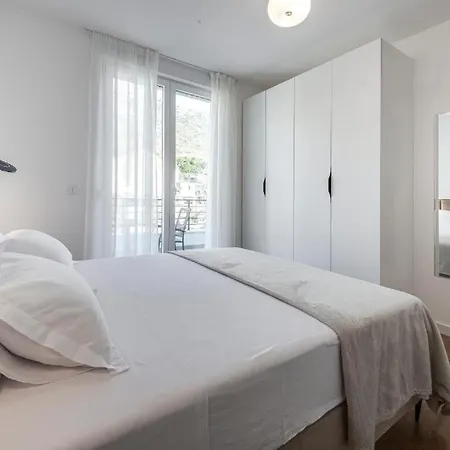 아파트 Mokos Modern With Sea View And Jacuzzi