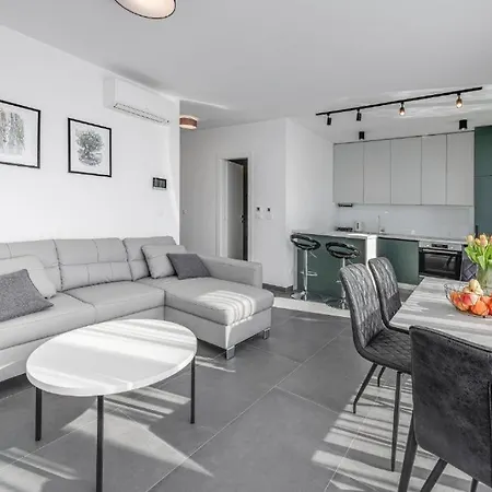 아파트 Mokos Modern With Sea View And Jacuzzi *