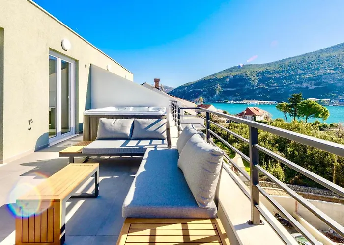 Mokos Modern With Sea View And Jacuzzi Appartamento