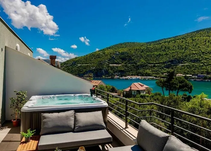 Mokos Modern With Sea View And Jacuzzi Appartamento *