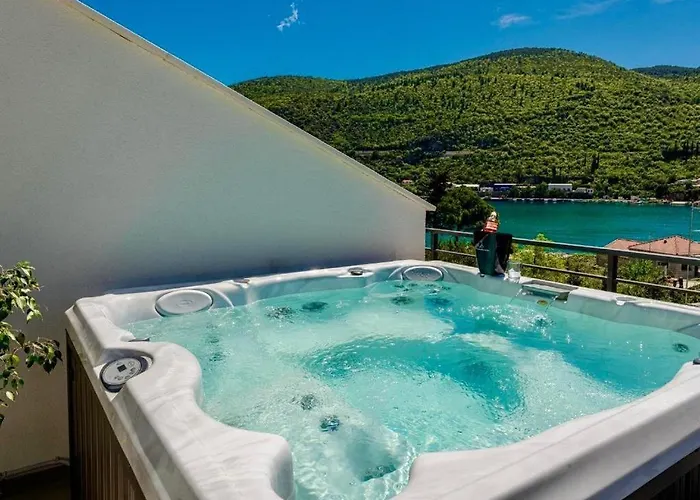 Mokos Modern With Sea View And Jacuzzi Appartamento Ragusa