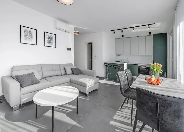 Appartamento Mokos Modern With Sea View And Jacuzzi *